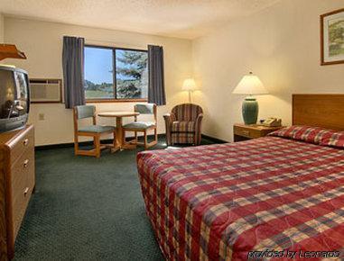 Super 8 By Wyndham Hotel 2*